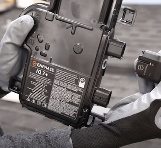 enphase iq7 microinverter